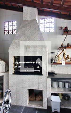 Casa à venda com 242m², 4 quartos e 4 vagasChurrasqueira