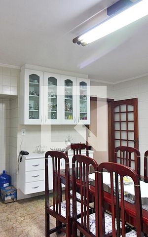 Casa à venda com 242m², 4 quartos e 4 vagasCozinha