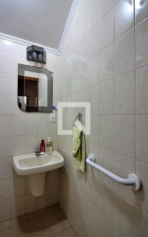 Casa à venda com 242m², 4 quartos e 4 vagasLavabo 