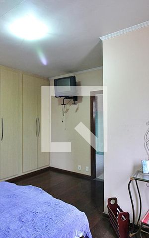 Casa à venda com 242m², 4 quartos e 4 vagasQuarto 4 - Suíte