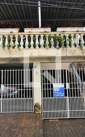 Casa à venda com 242m², 4 quartos e 4 vagasFachada