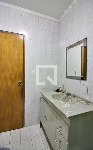 Casa à venda com 242m², 4 quartos e 4 vagasBanheiro Social