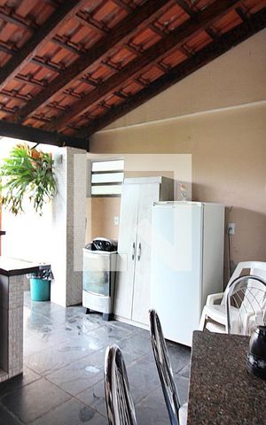 Casa à venda com 242m², 4 quartos e 4 vagasChurrasqueira