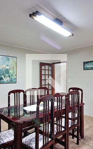 Casa à venda com 242m², 4 quartos e 4 vagasCozinha
