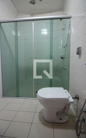 Casa à venda com 242m², 4 quartos e 4 vagasBanheiro do Quarto 1 - Suíte