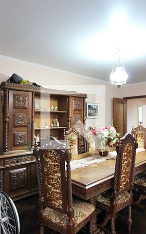Casa à venda com 242m², 4 quartos e 4 vagasSala 