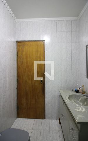 Casa à venda com 242m², 4 quartos e 4 vagasBanheiro Social