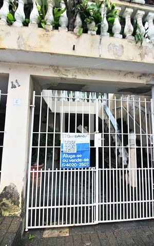 Casa à venda com 242m², 4 quartos e 4 vagasFachada