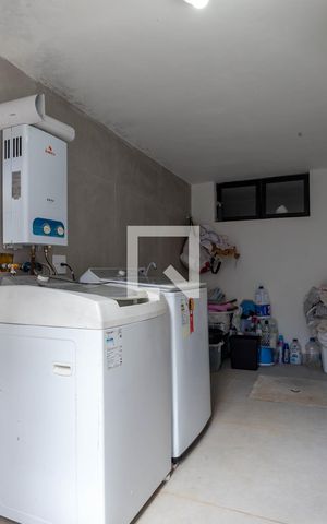 Casa à venda com 257m², 4 quartos e 2 vagas Casa à venda com 257m², 4 quartos e 2 vagasLavanderia