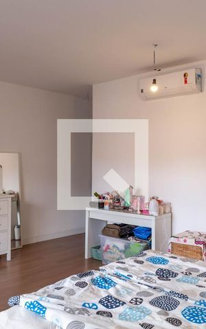 Casa à venda com 257m², 4 quartos e 2 vagas Casa à venda com 257m², 4 quartos e 2 vagasSuite 1