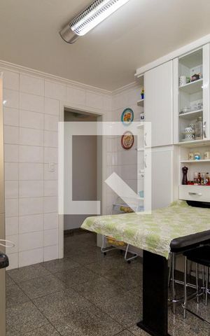 Casa à venda com 130m², 4 quartos e 4 vagas Casa à venda com 130m², 4 quartos e 4 vagasCozinha