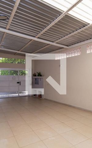 Casa à venda com 130m², 4 quartos e 4 vagas Casa à venda com 130m², 4 quartos e 4 vagasGaragem