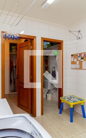 Casa à venda com 130m², 4 quartos e 4 vagas Casa à venda com 130m², 4 quartos e 4 vagasÁrea de Serviço