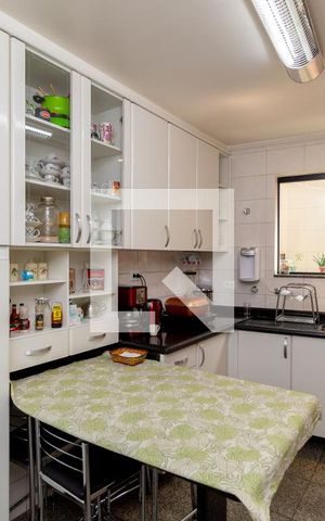 Casa à venda com 130m², 4 quartos e 4 vagas Casa à venda com 130m², 4 quartos e 4 vagasCozinha
