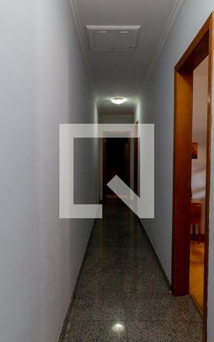 Casa à venda com 130m², 4 quartos e 4 vagas Casa à venda com 130m², 4 quartos e 4 vagasCorredor
