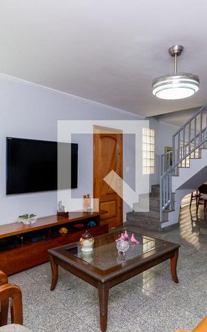 Casa à venda com 130m², 4 quartos e 4 vagas Casa à venda com 130m², 4 quartos e 4 vagasSala de Estar