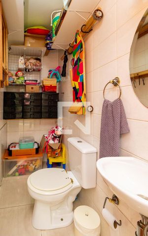 Casa à venda com 130m², 4 quartos e 4 vagas Casa à venda com 130m², 4 quartos e 4 vagasBanheiro - Área de Serviço