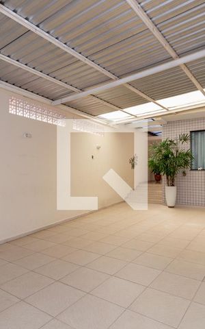 Casa à venda com 130m², 4 quartos e 4 vagas Casa à venda com 130m², 4 quartos e 4 vagasGaragem