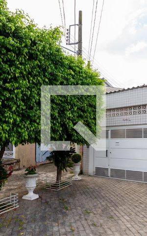 Casa à venda com 130m², 4 quartos e 4 vagas Casa à venda com 130m², 4 quartos e 4 vagasFachada