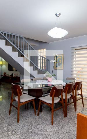 Casa à venda com 130m², 4 quartos e 4 vagas Casa à venda com 130m², 4 quartos e 4 vagasSala de Jantar