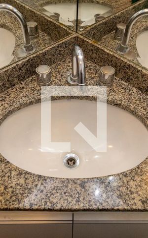 Casa à venda com 130m², 4 quartos e 4 vagas Casa à venda com 130m², 4 quartos e 4 vagasDetalhe Banheiro - Suíte 2
