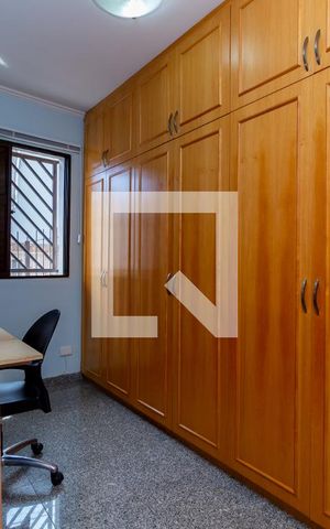 Casa à venda com 130m², 4 quartos e 4 vagas Casa à venda com 130m², 4 quartos e 4 vagasQuarto