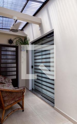 Casa à venda com 130m², 4 quartos e 4 vagas Casa à venda com 130m², 4 quartos e 4 vagasQuintal