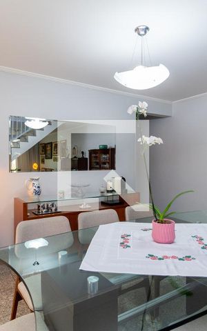 Casa à venda com 130m², 4 quartos e 4 vagas Casa à venda com 130m², 4 quartos e 4 vagasSala de Jantar