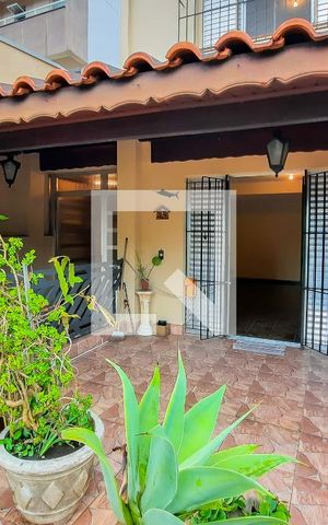Casa à venda com 286m², 3 quartos e 3 vagas Casa à venda com 286m², 3 quartos e 3 vagasVaranda