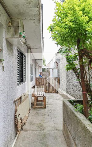 Casa à venda com 170m², 3 quartos e 2 vagas Casa à venda com 170m², 3 quartos e 2 vagasCorredor