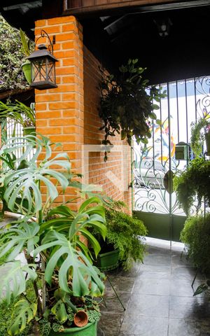 Casa à venda com 761m², 3 quartos e 6 vagas Casa à venda com 761m², 3 quartos e 6 vagasGaragem