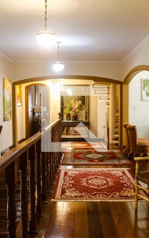 Casa à venda com 761m², 3 quartos e 6 vagas Casa à venda com 761m², 3 quartos e 6 vagasHall
