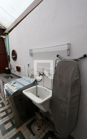 Casa à venda com 80m², 3 quartos e 1 vagaÁrea de Serviço