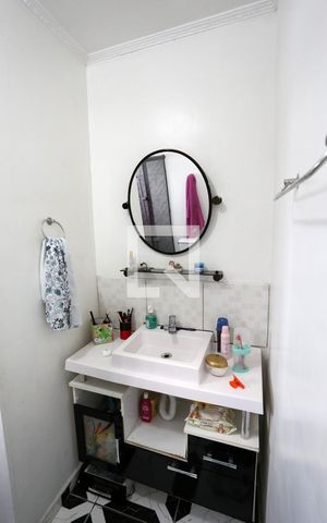 Casa à venda com 80m², 3 quartos e 1 vagaBanheiro