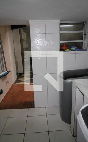 Casa à venda com 250m², 3 quartos e 2 vagasÁrea de Serviço
