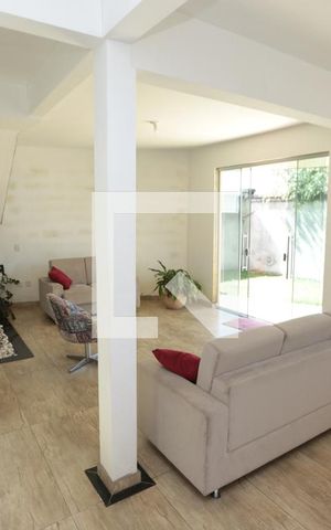 Casa à venda com 203m², 4 quartos e 2 vagasSala