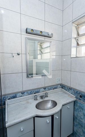 Casa à venda com 210m², 3 quartos e 2 vagas Casa à venda com 210m², 3 quartos e 2 vagasBanheiro Social