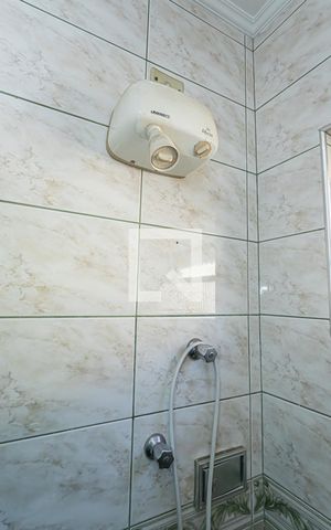 Casa à venda com 210m², 3 quartos e 2 vagas Casa à venda com 210m², 3 quartos e 2 vagasBanheiro suite