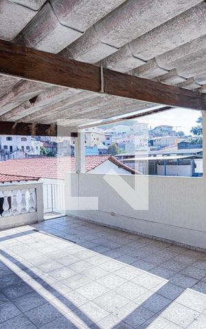 Casa à venda com 210m², 3 quartos e 2 vagas Casa à venda com 210m², 3 quartos e 2 vagasTerraço