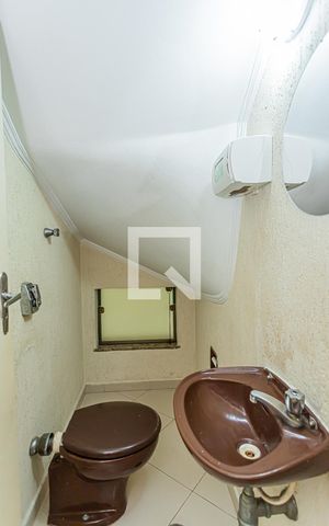 Casa à venda com 210m², 3 quartos e 2 vagas Casa à venda com 210m², 3 quartos e 2 vagasLavabo