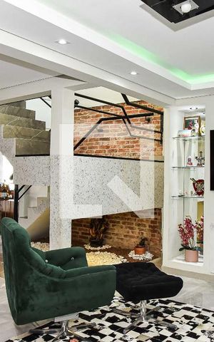 Casa à venda com 240m², 3 quartos e 3 vagas Casa à venda com 240m², 3 quartos e 3 vagasSala