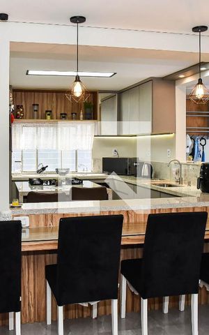 Casa à venda com 240m², 3 quartos e 3 vagas Casa à venda com 240m², 3 quartos e 3 vagasCozinha