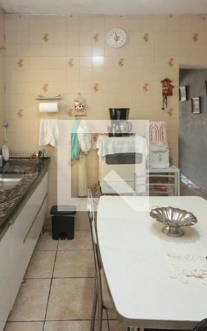 Casa à venda com 250m², 3 quartos e 2 vagas Casa à venda com 250m², 3 quartos e 2 vagasCozinha