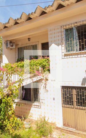 Casa à venda com 250m², 4 quartos e 3 vagas Casa à venda com 250m², 4 quartos e 3 vagasFachada