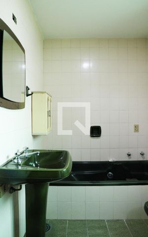 Casa à venda com 170m², 2 quartos e 2 vagas Casa à venda com 170m², 2 quartos e 2 vagasBanheiro da Suíte 2