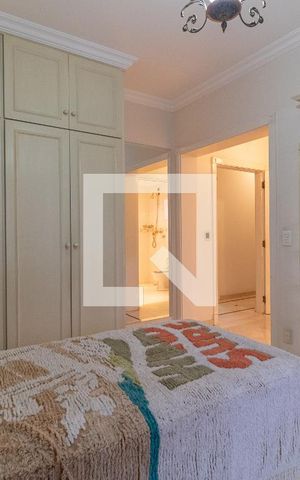 Apartamento à venda com 220m², 4 quartos e 3 vagas Apartamento à venda com 220m², 4 quartos e 3 vagasSuíte 2