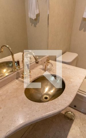 Apartamento à venda com 220m², 4 quartos e 3 vagas Apartamento à venda com 220m², 4 quartos e 3 vagasLavabo