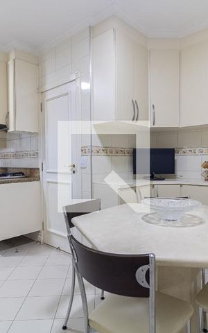 Apartamento à venda com 220m², 4 quartos e 3 vagas Apartamento à venda com 220m², 4 quartos e 3 vagasCopa da Cozinha