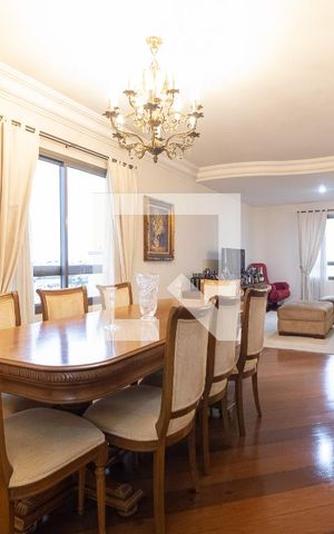 Apartamento à venda com 220m², 4 quartos e 3 vagas Apartamento à venda com 220m², 4 quartos e 3 vagasSala