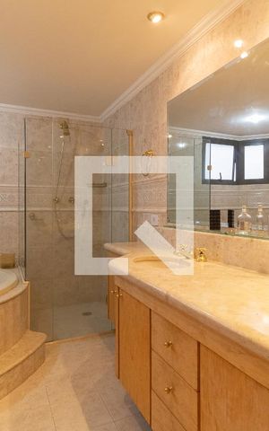 Apartamento à venda com 220m², 4 quartos e 3 vagas Apartamento à venda com 220m², 4 quartos e 3 vagasBanheiro da Suíte 1